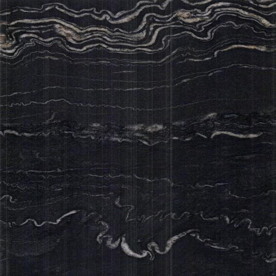 Мраморные поверхности с черными и золотыми прожилками внутри помещений