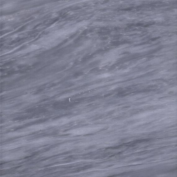 серо-бело-бежевая плитка из мрамора внутри здания